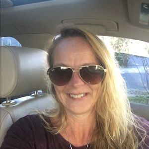 Meet your Posher, Suzanne